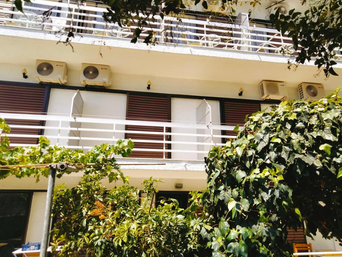 Golden Star Hotel Agia Marina  Exterior photo